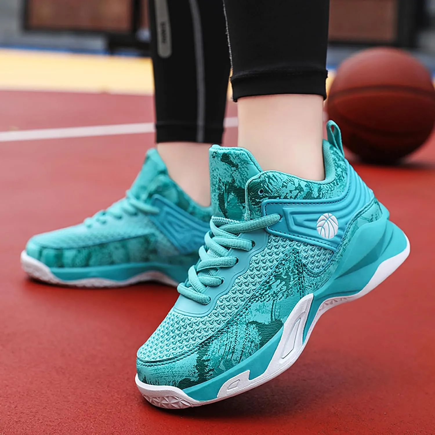 Boys Basketball Shoes Lightweight Breathable Kids Basketball Sneakers Fashion Walking Tennis Shoes for Boys Girls