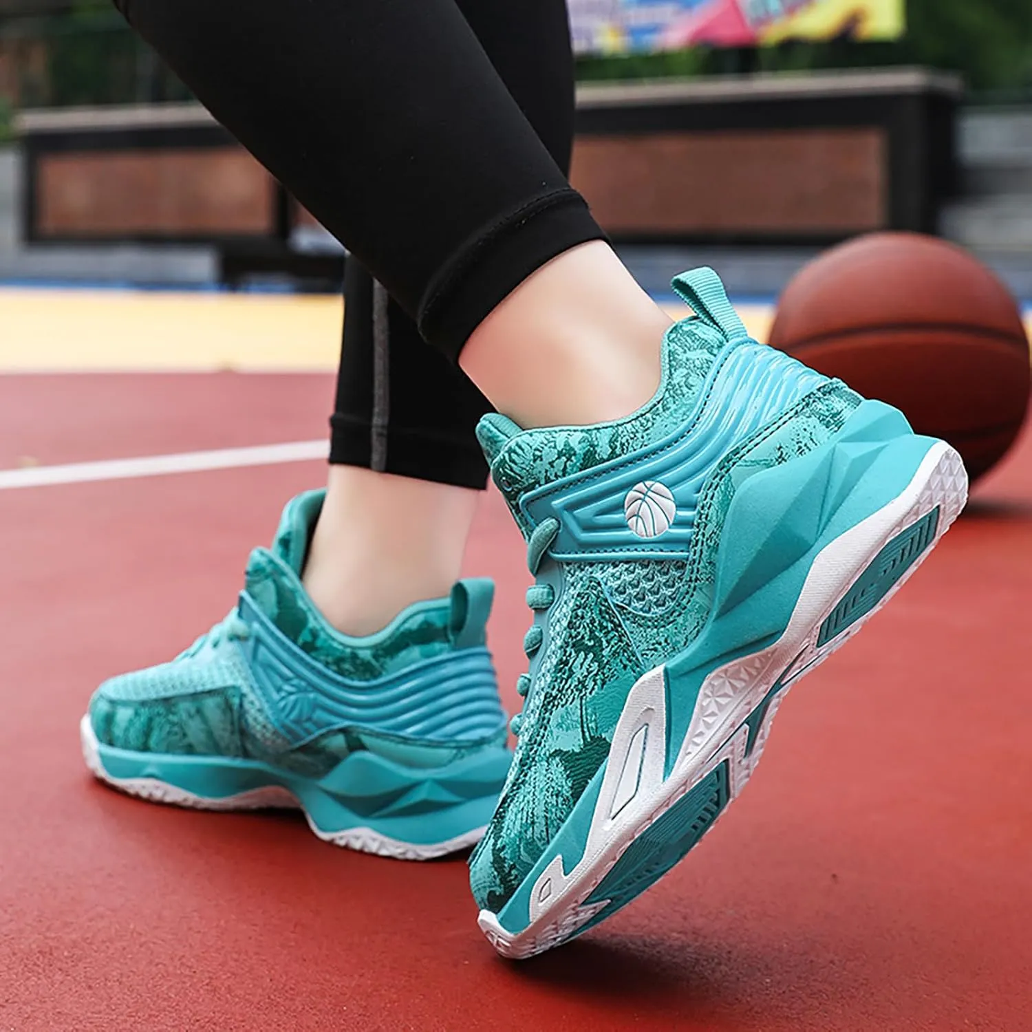 Boys Basketball Shoes Lightweight Breathable Kids Basketball Sneakers Fashion Walking Tennis Shoes for Boys Girls