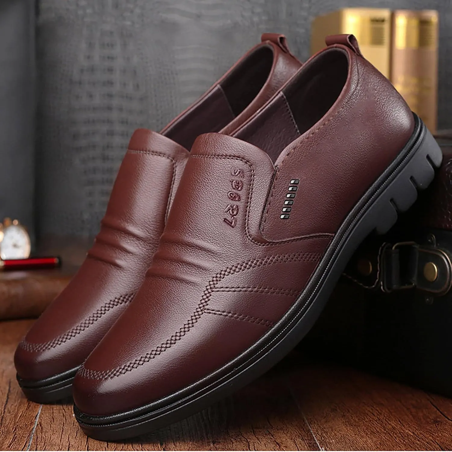 Fashion Sneakers Comfortable Men Leather Shoes Fashionable and Casual New Flat Bottomed Soft Sole Slip On Comfortable