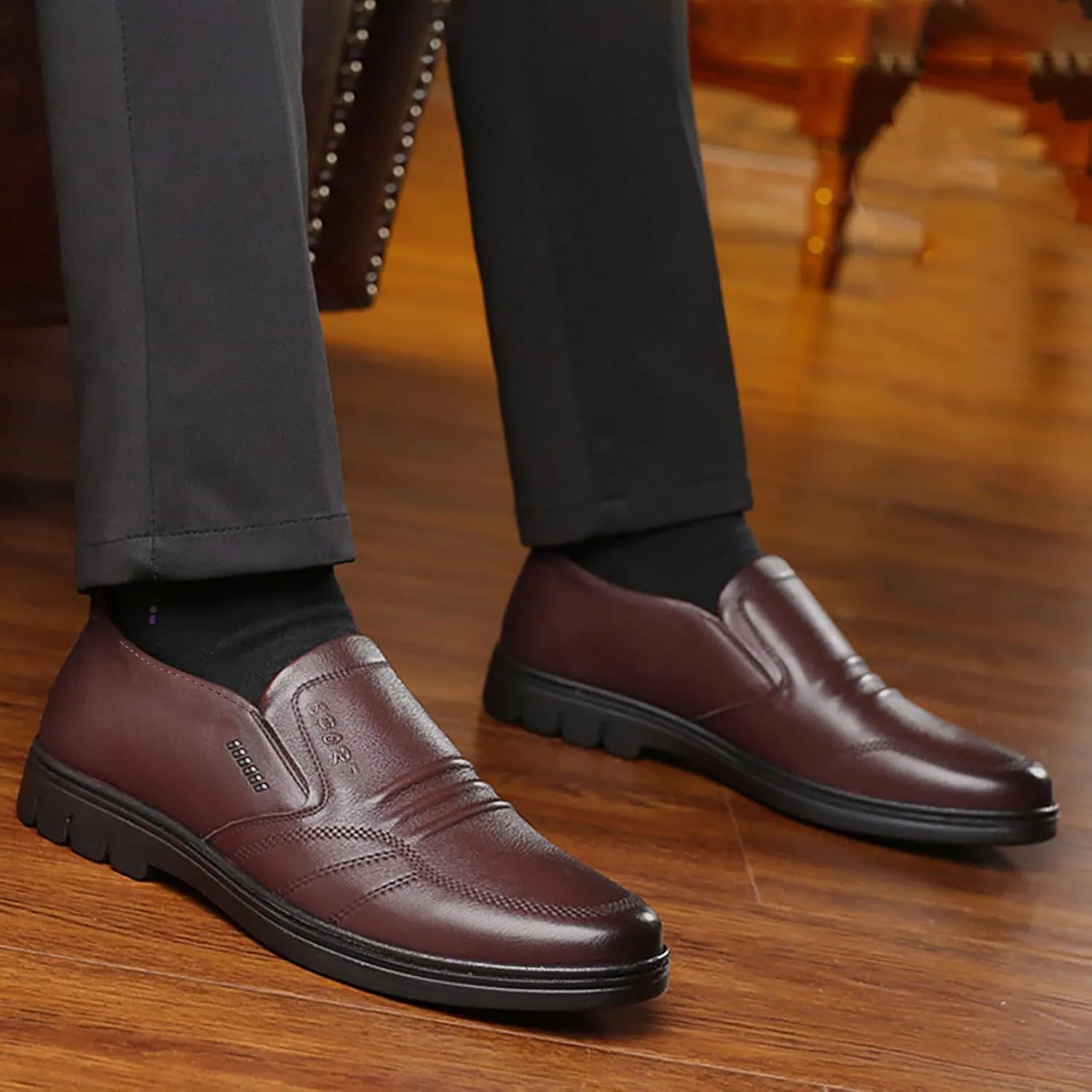 Fashion Sneakers Comfortable Men Leather Shoes Fashionable and Casual New Flat Bottomed Soft Sole Slip On Comfortable