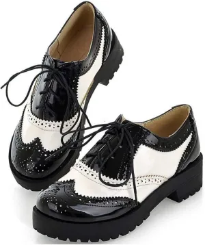 MIOKE Women's Two Tone Flat Oxfords Shoes Lace Up Wingtip Perforated Low Heel Vintage Saddle Oxford Brogues