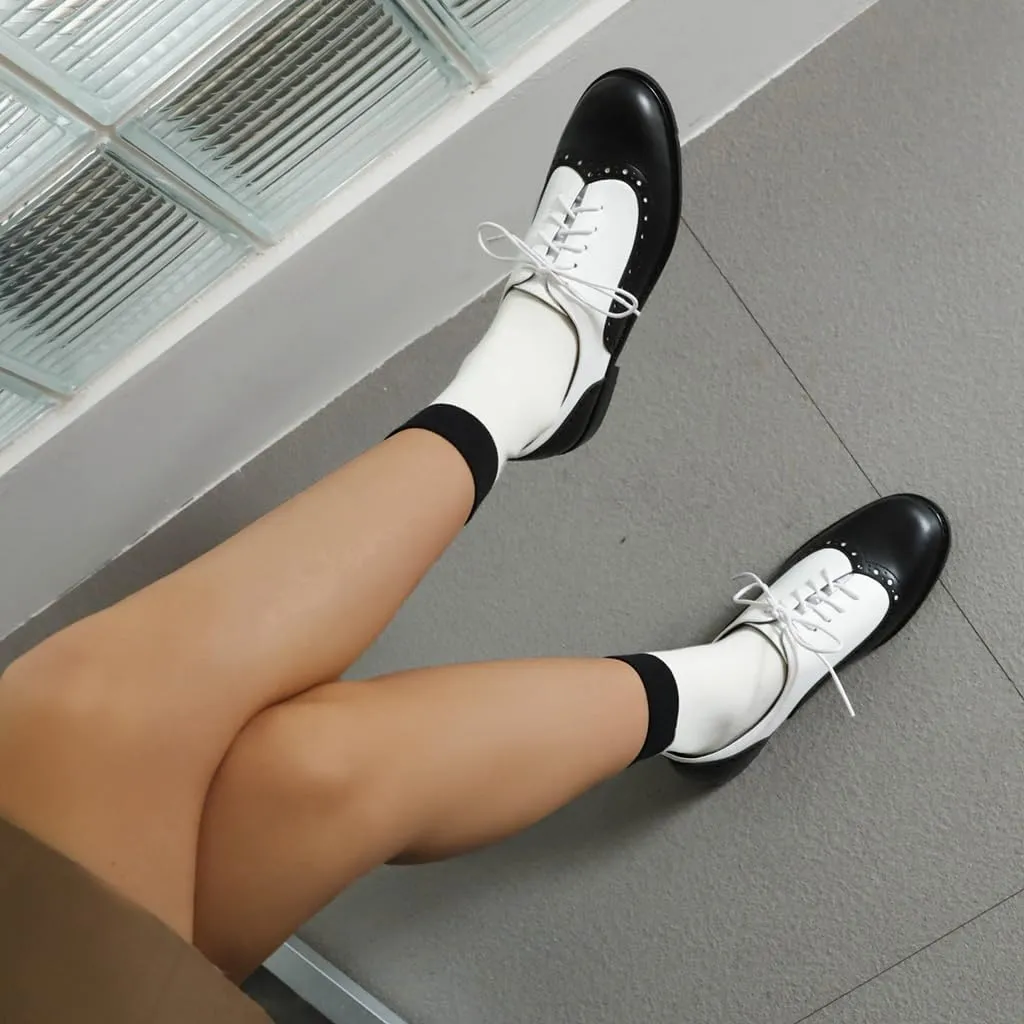 Women's Flat Saddle Oxford Shoes Two Toned Wingtip Perforated Lace Up School Uniform Oxfords Brogues