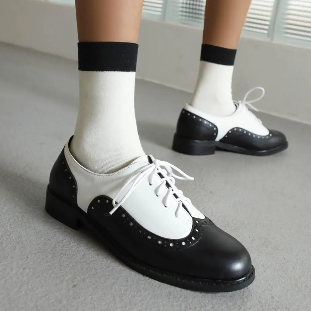 Women's Flat Saddle Oxford Shoes Two Toned Wingtip Perforated Lace Up School Uniform Oxfords Brogues