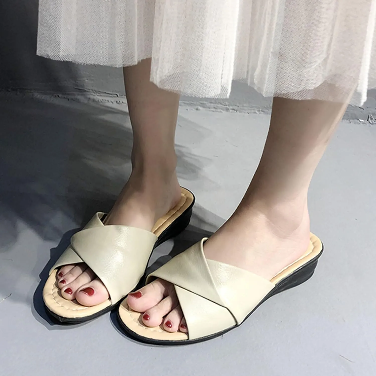 Women's Summer Fashion Leather Open Toe Cool Slippers Casual Comfortable Outdoor Beach Adult Character Slippers Women