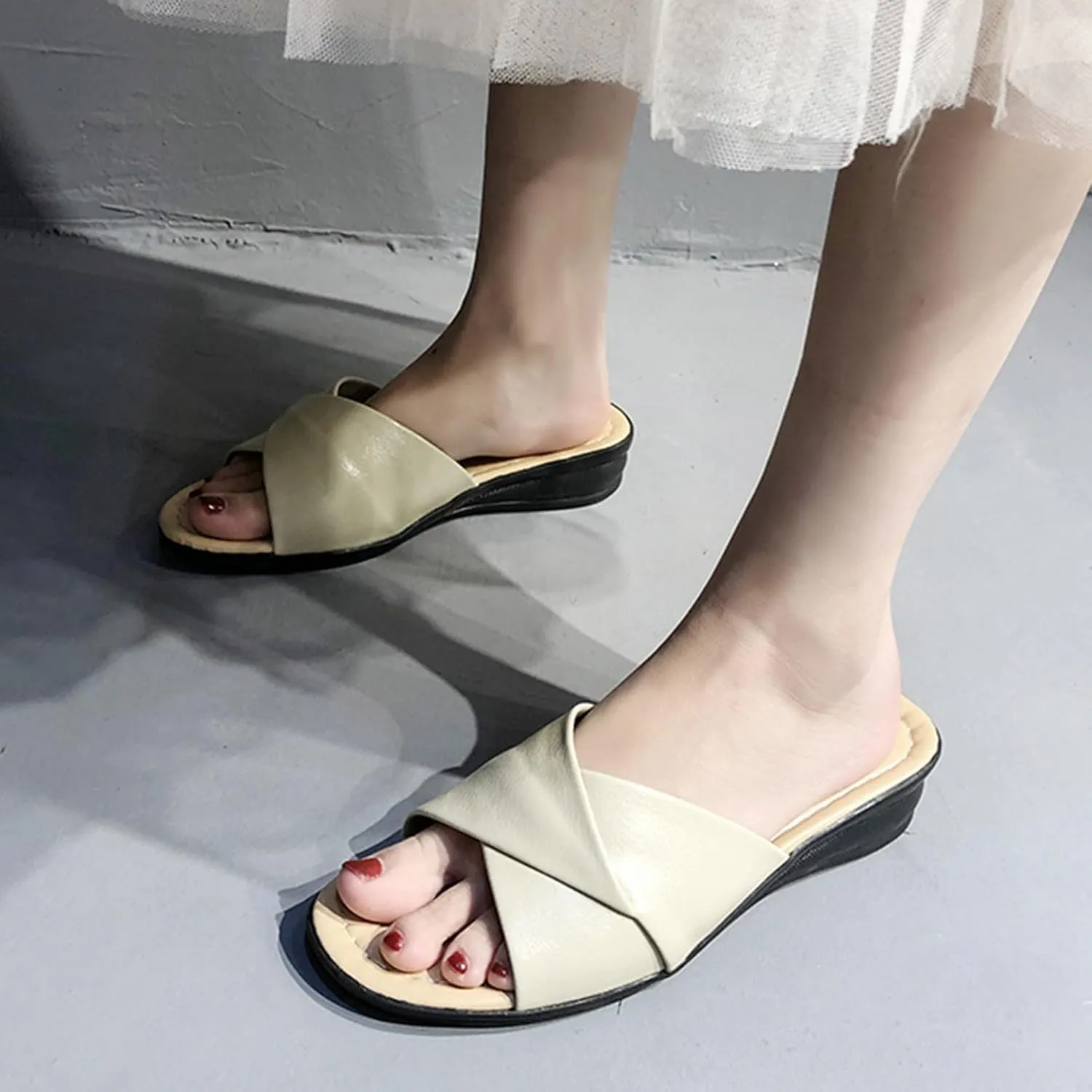 Women's Summer Fashion Leather Open Toe Cool Slippers Casual Comfortable Outdoor Beach Adult Character Slippers Women