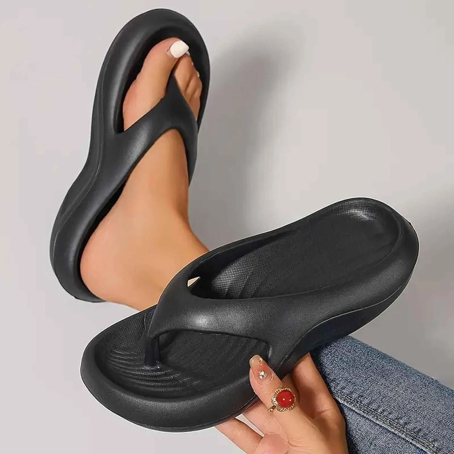 Women's Thong Sandals Summer Comfortable Flat Slippers for Beach Outdoor Casual Wear Thick Sole Pure Color Flip